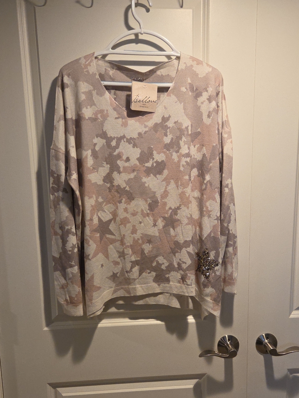 Women's Beige & Cream Star Print V-Neck Sweater